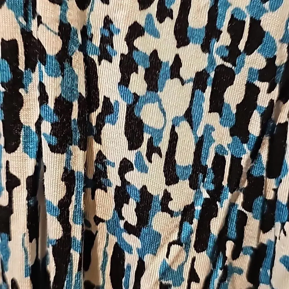 Daisy Fuentes tank size L. NWT